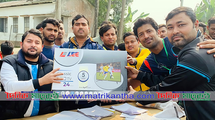 পাংশার বাহাদুরপুরে মালেক মল্লিক স্মৃতি ক্রিকেট টুর্নামেন্টের ফাইনালে পুরস্কার বিতরণ